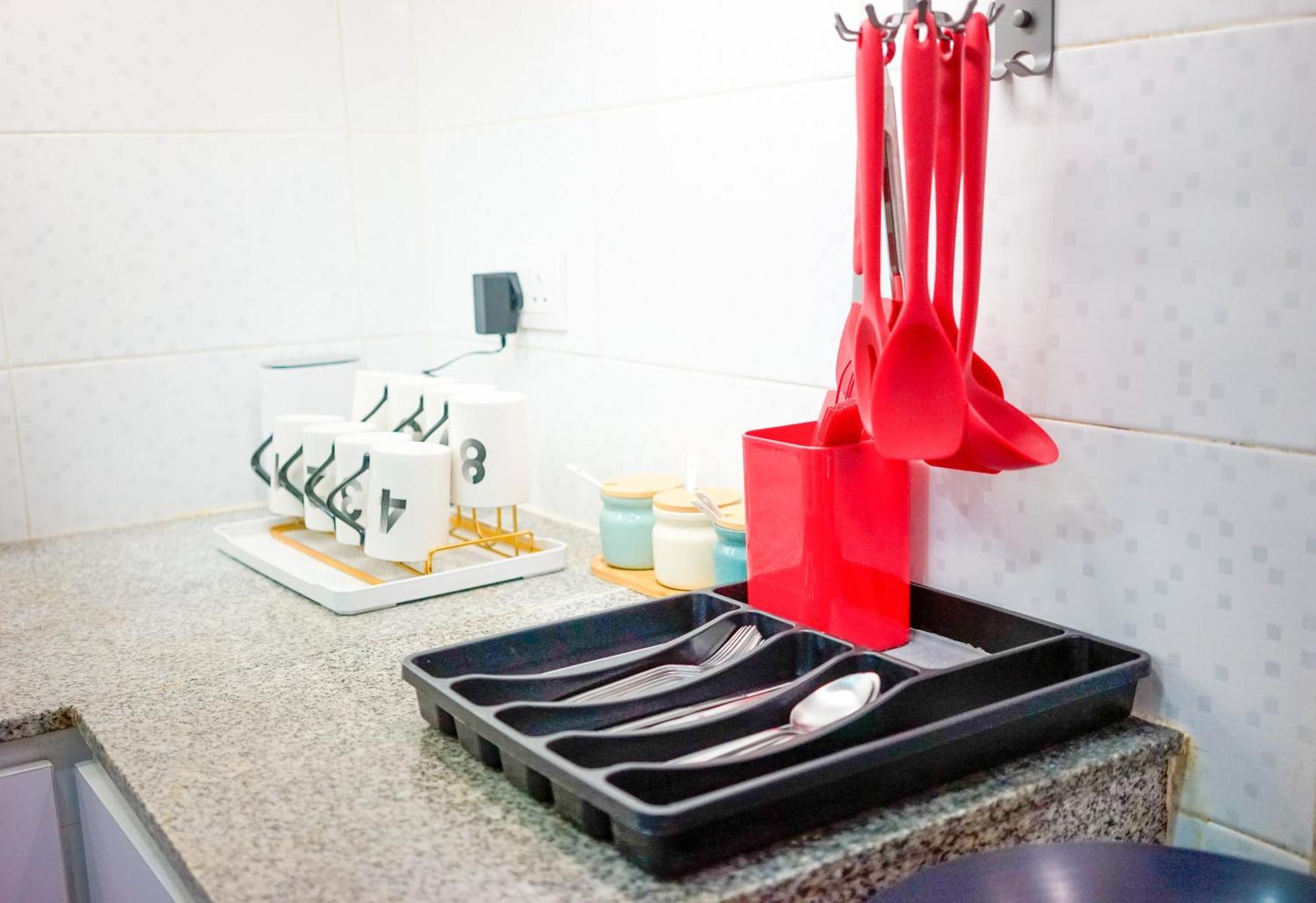 Student Accommodation - 292 Hennessy Road Гонконг Екстер'єр фото