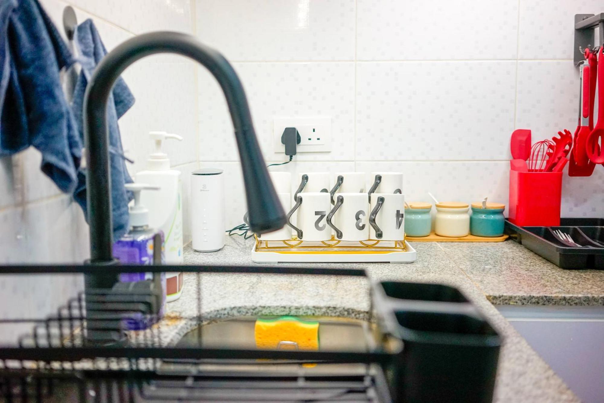 Student Accommodation - 292 Hennessy Road Гонконг Екстер'єр фото